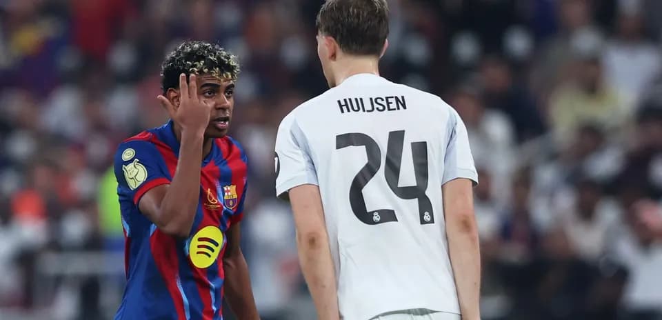 Barcelona player discussing with Real Madrid opponent