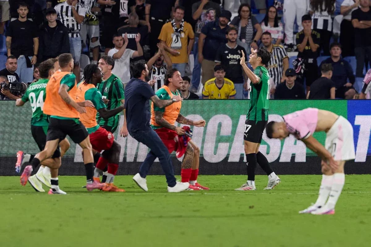 Sassuolo players celebrating after a match victory