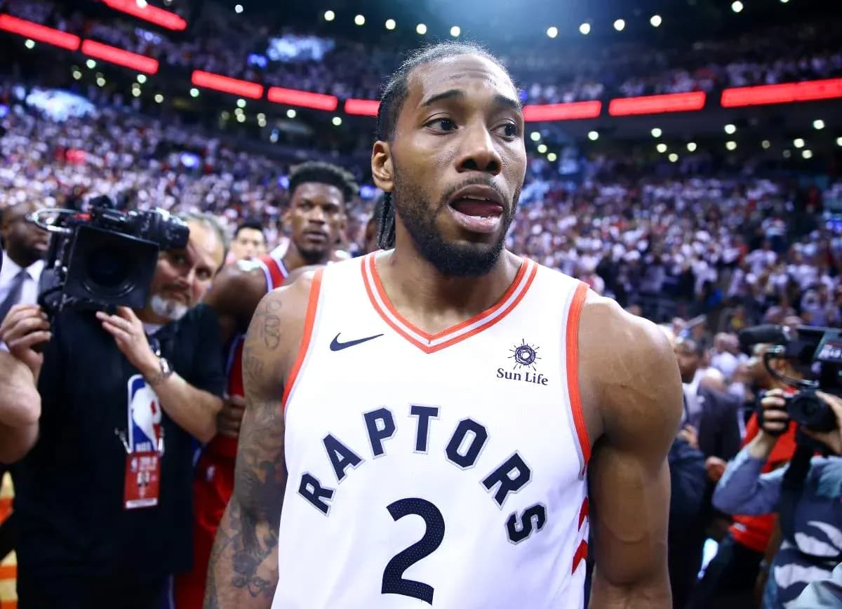 Kawhi Leonard leaving the court after game