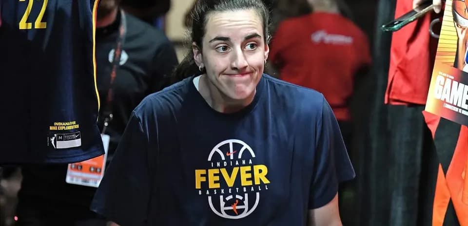 Player in Indiana Fever shirt walking towards court