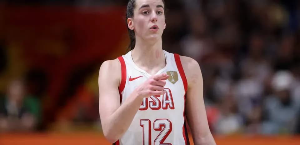 Player in USA jersey signaling during game