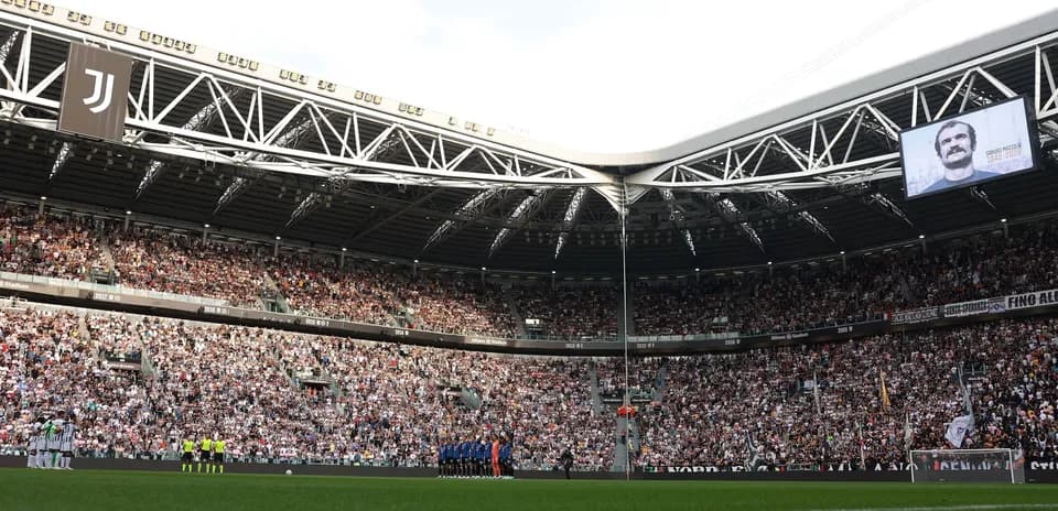 Crowd at Allianz Stadium during pre-match tribute