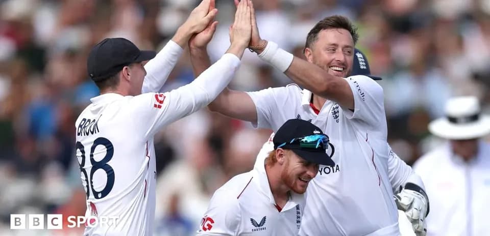 England cricket players celebrating a wicket together