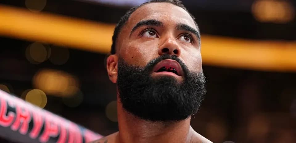 Boxer looking up in the ring before match