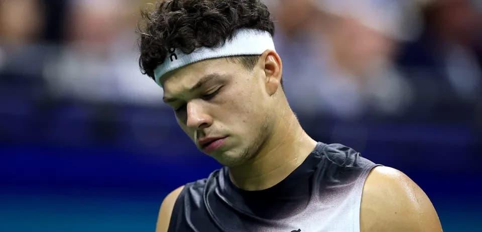 Tennis player looking down during a match