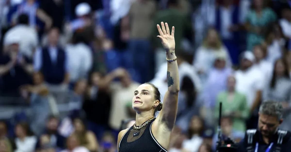 Tennis player waving to the crowd after match