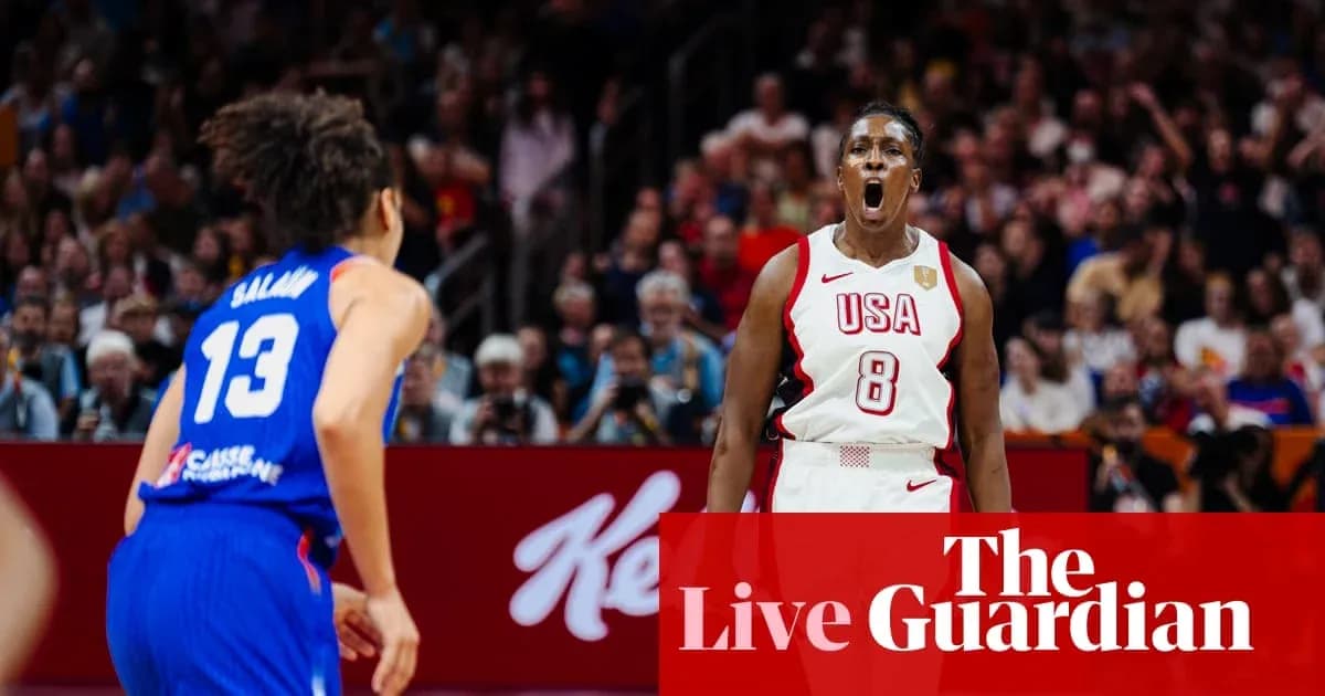 USA player celebrating during basketball match