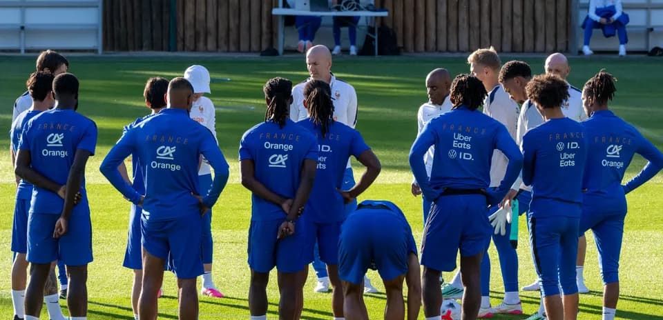 France team gathered for training session discussion