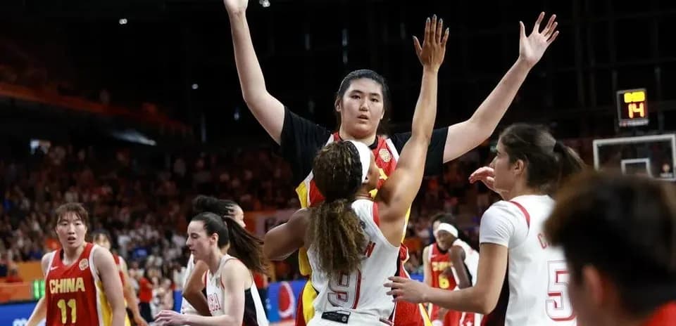 Players contesting during a basketball match