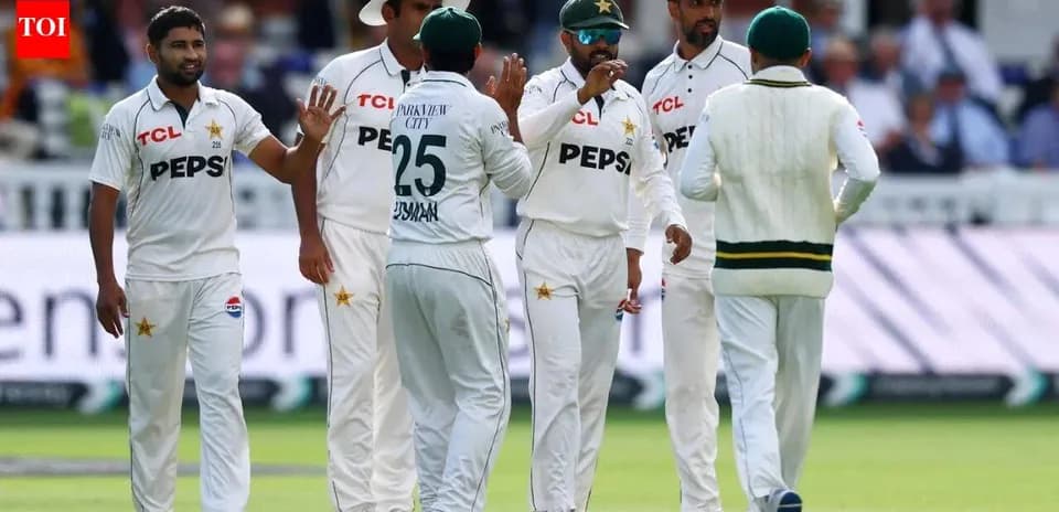 Pakistan cricket team celebrating a wicket on field
