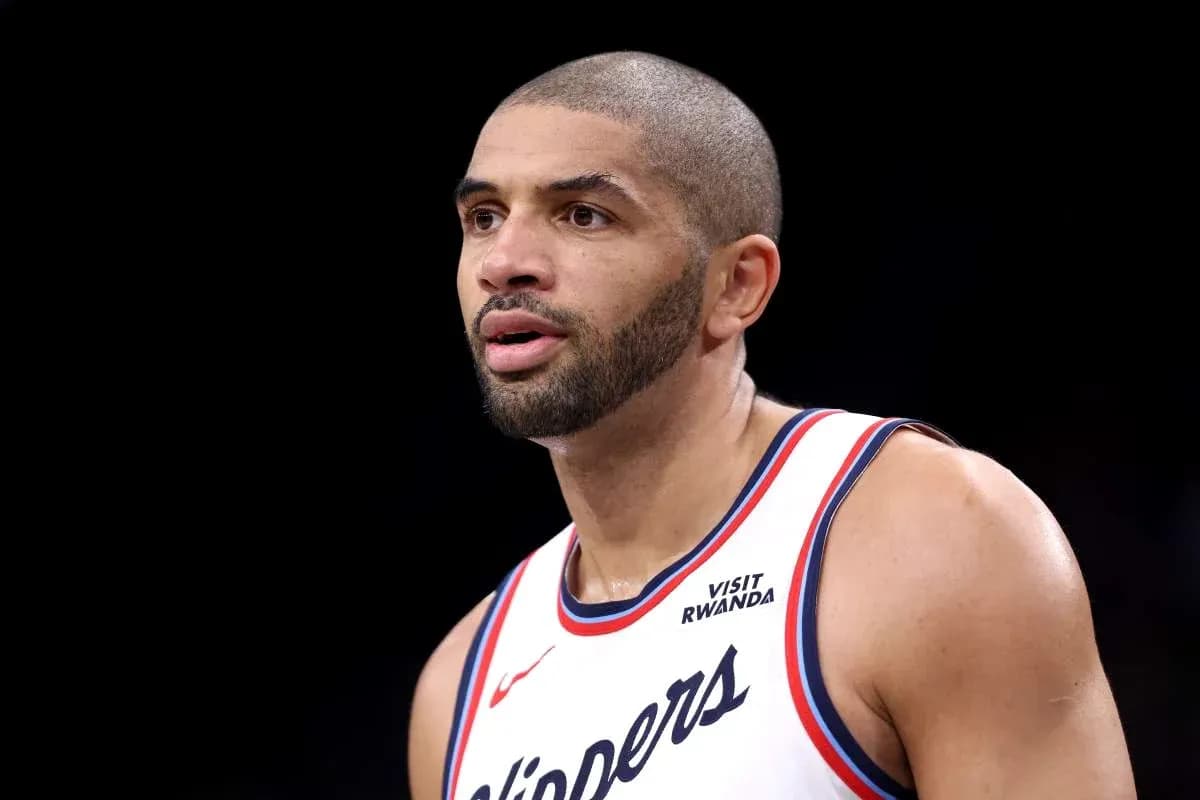 Player in Clippers jersey during a game