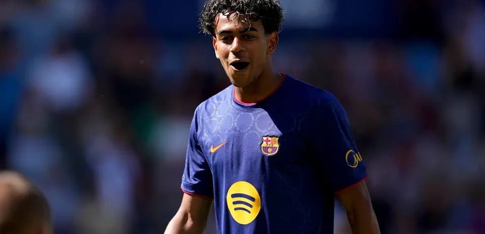 Player celebrating in FC Barcelona match uniform