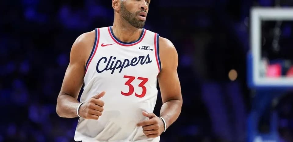 Player in Clippers jersey during basketball game