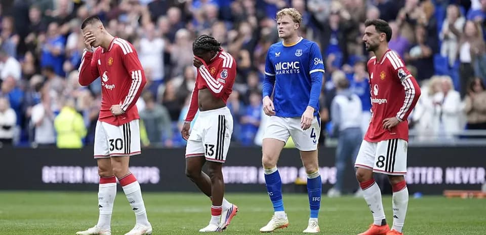 Manchester United players walking off the pitch