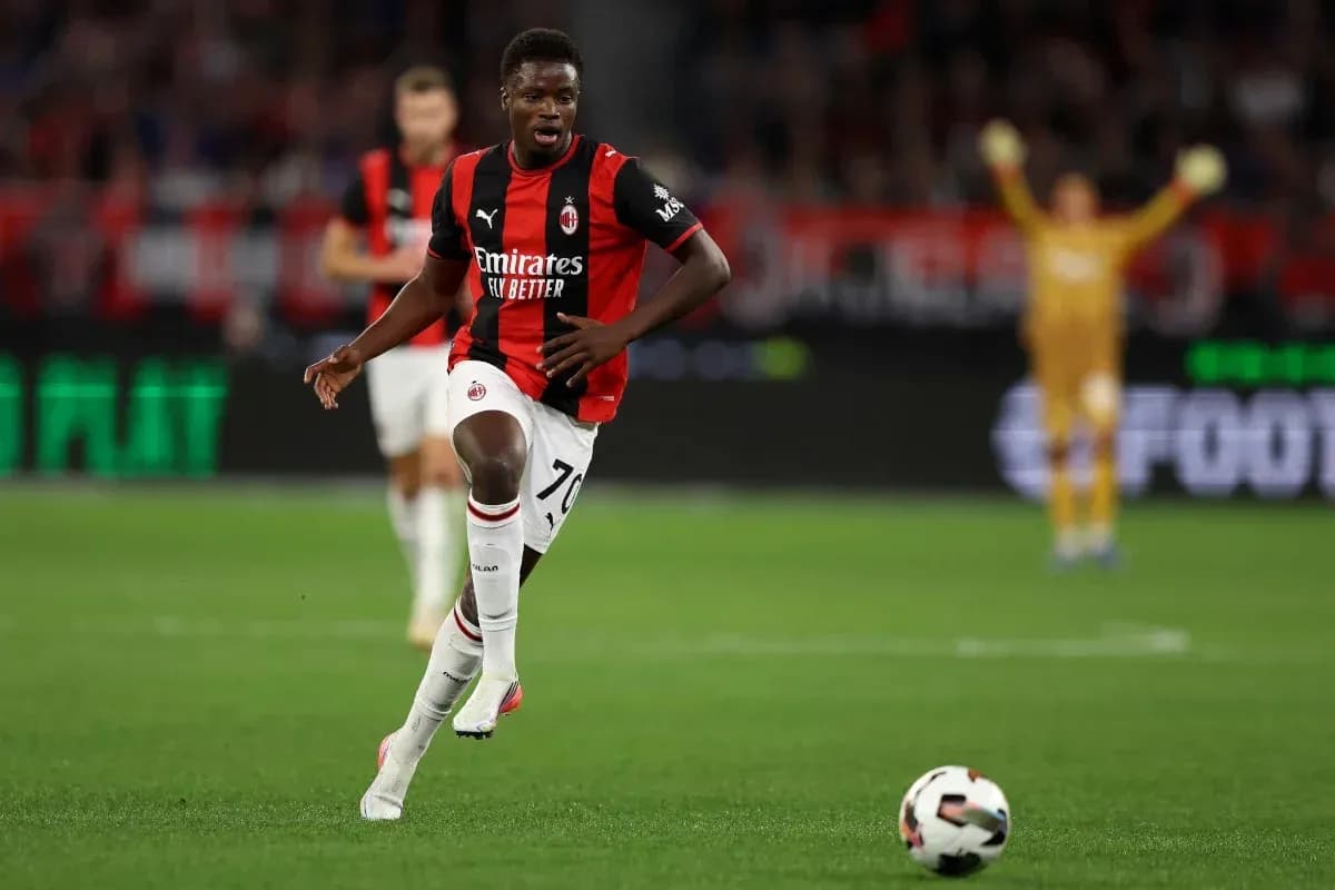 AC Milan player dribbling the ball on the pitch