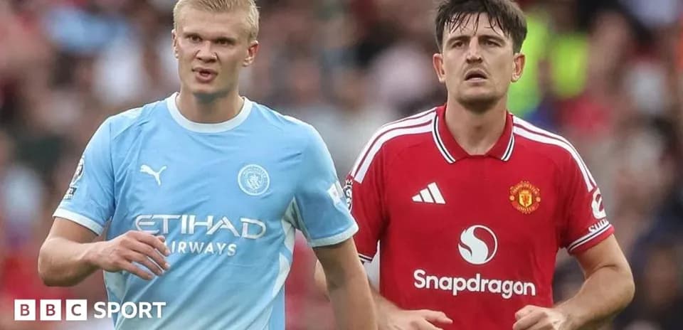Players in action during Manchester City vs Manchester United match