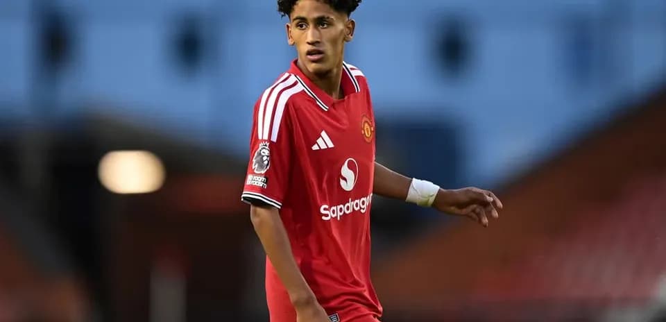 Player in Manchester United jersey on the pitch