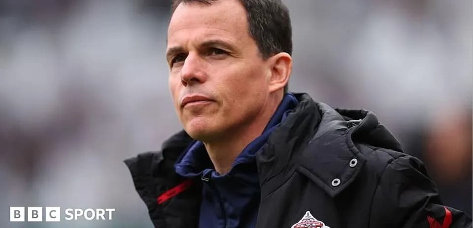 Sunderland manager observing during a match