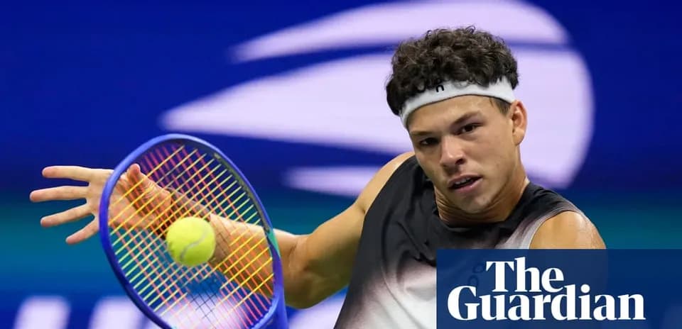 Tennis player hitting a forehand during match