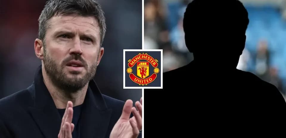 Michael Carrick clapping with Manchester United logo