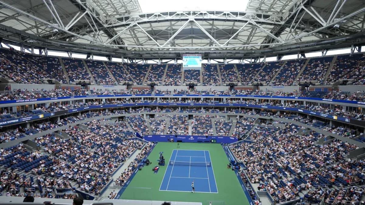 Crowd watching a tennis match at Arthur Ashe Stadium Crowd watching a tennis match at Arthur Ashe Stadium