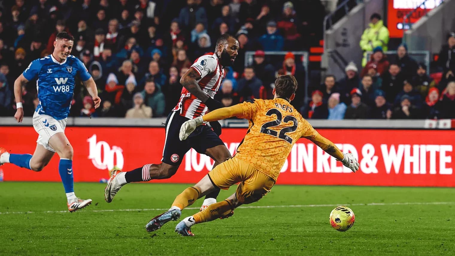 Brentford player evading Sunderland goalkeeper Brentford player evading Sunderland goalkeeper