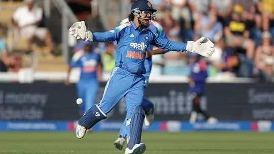 Wicketkeeper diving to catch a ball during match Wicketkeeper diving to catch a ball during match