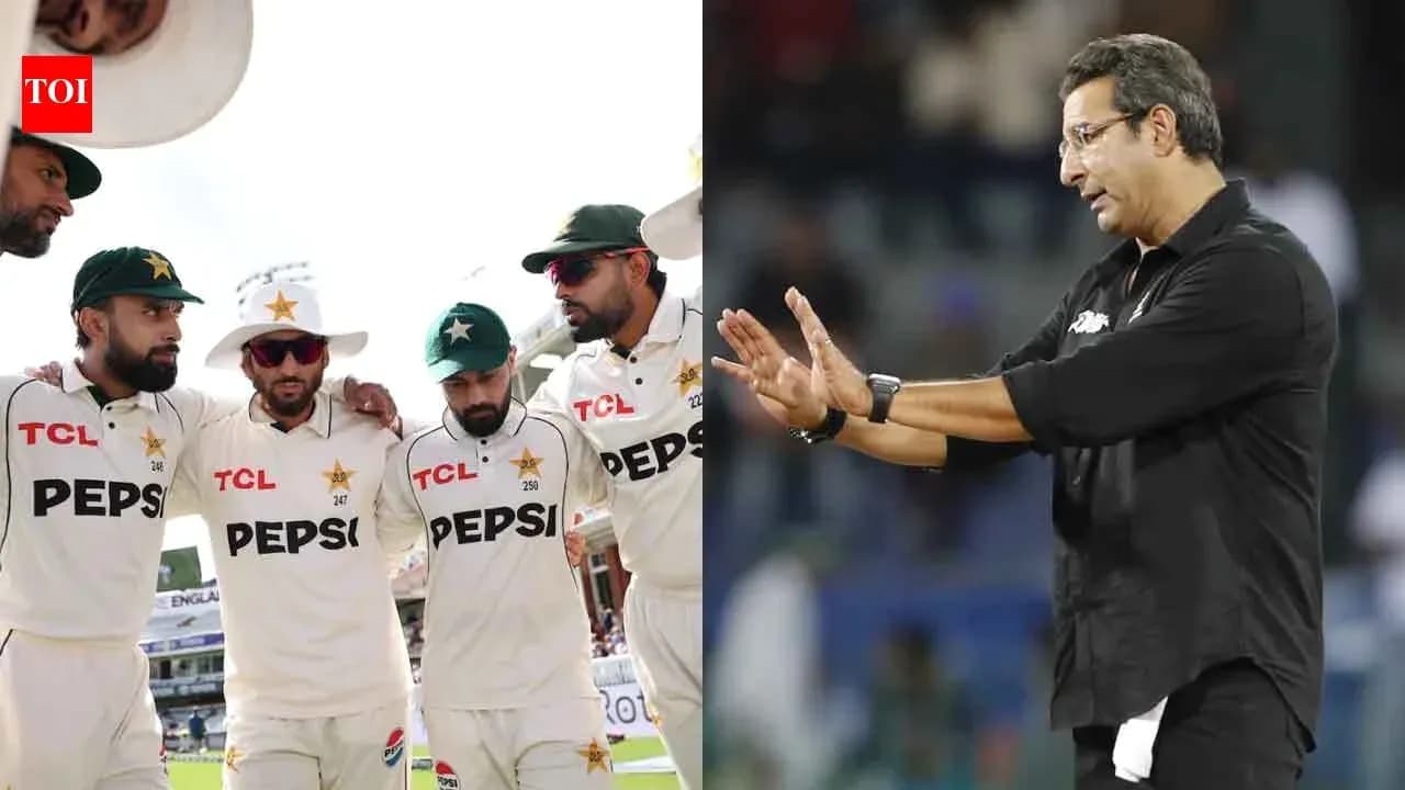 Pakistan cricket team huddled; coach giving instructions Pakistan cricket team huddled; coach giving instructions