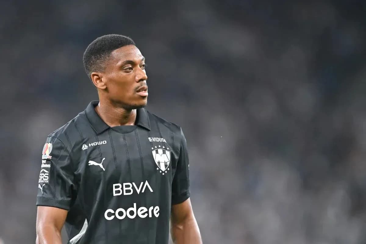 Player in black jersey during a football match Player in black jersey during a football match