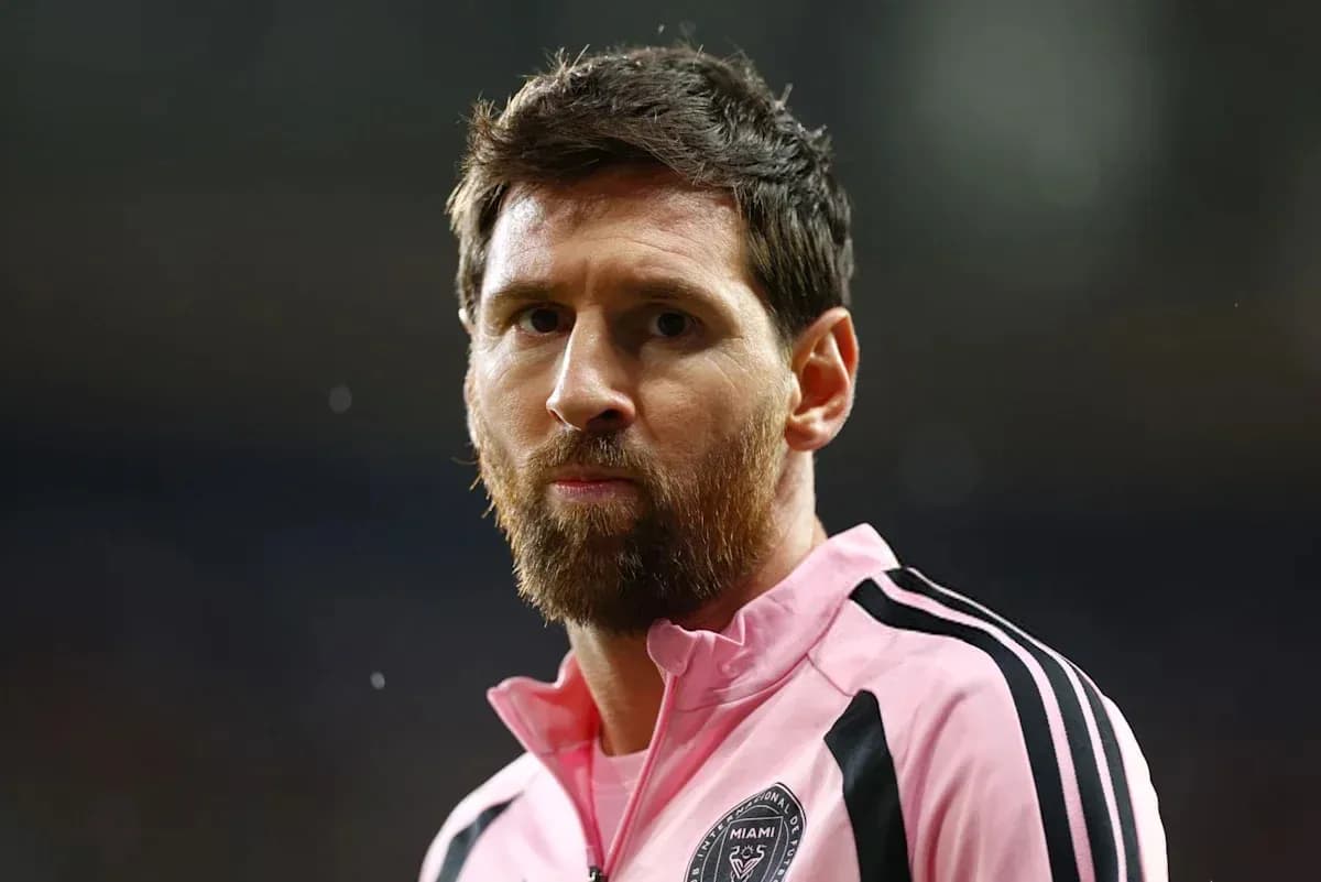 Player in pink jersey during match warm-up Player in pink jersey during match warm-up