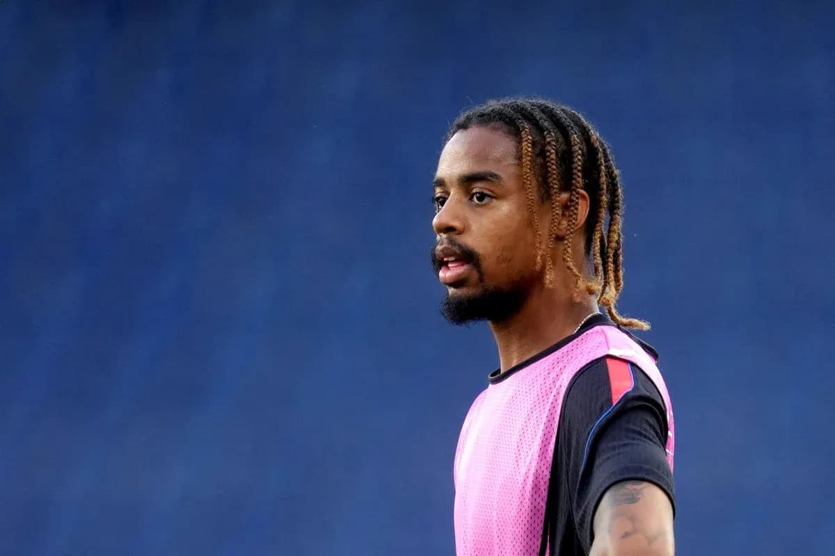 Player wearing pink training vest during practice session Player wearing pink training vest during practice session