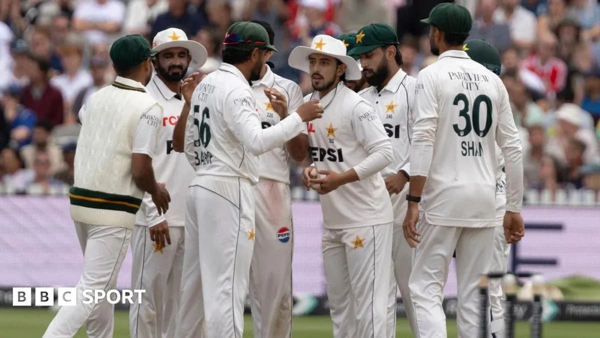 Pakistan cricket team celebrating during a match Pakistan cricket team celebrating during a match