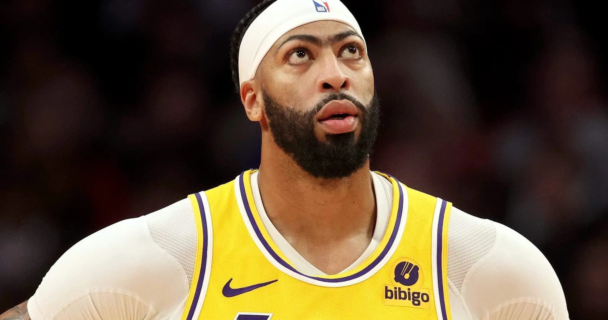 Player looking up during game wearing Lakers jersey Player looking up during game wearing Lakers jersey