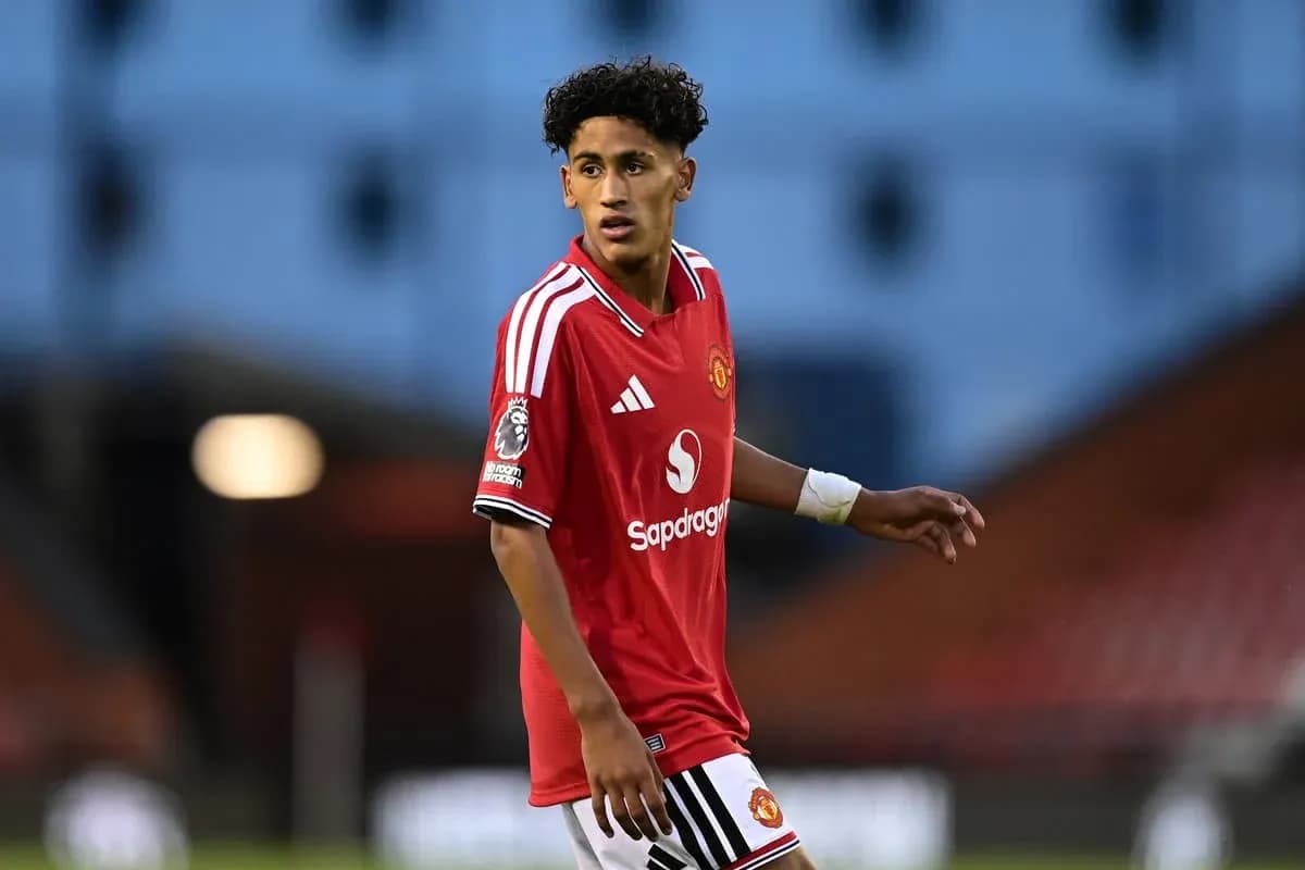 Player in Manchester United jersey on the pitch Player in Manchester United jersey on the pitch