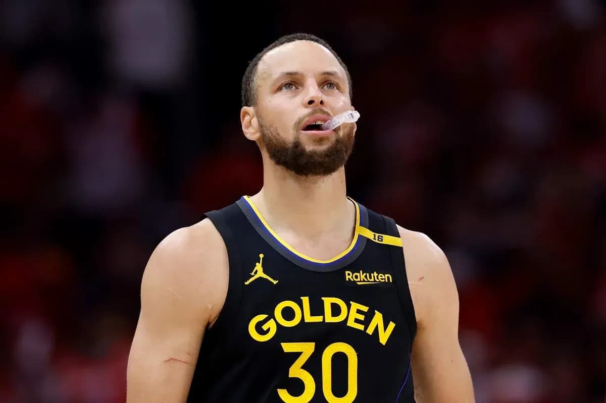 Player wearing Golden State jersey during game Player wearing Golden State jersey during game
