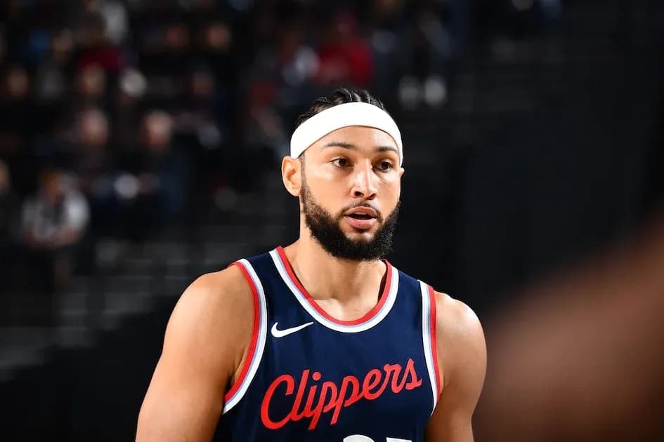 Player in Clippers uniform during game action Player in Clippers uniform during game action