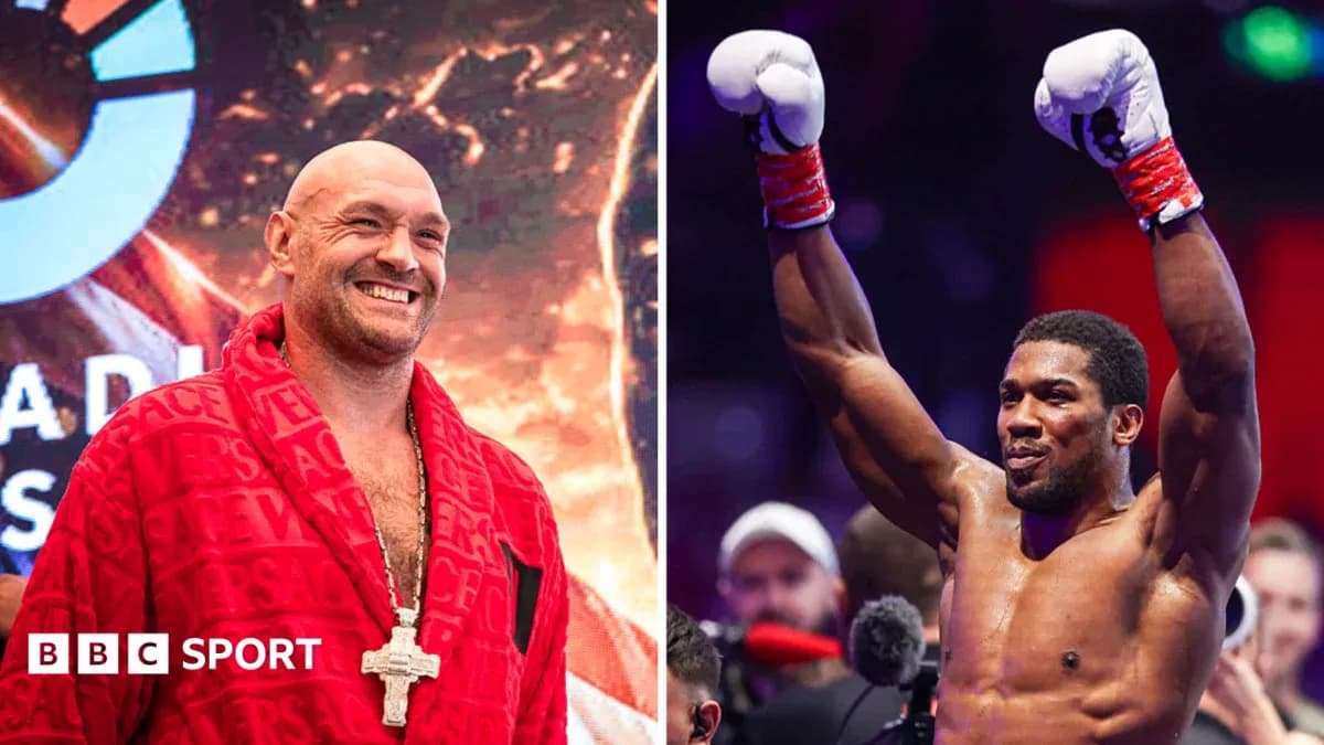 Tyson Fury and Anthony Joshua posing for fans Tyson Fury and Anthony Joshua posing for fans