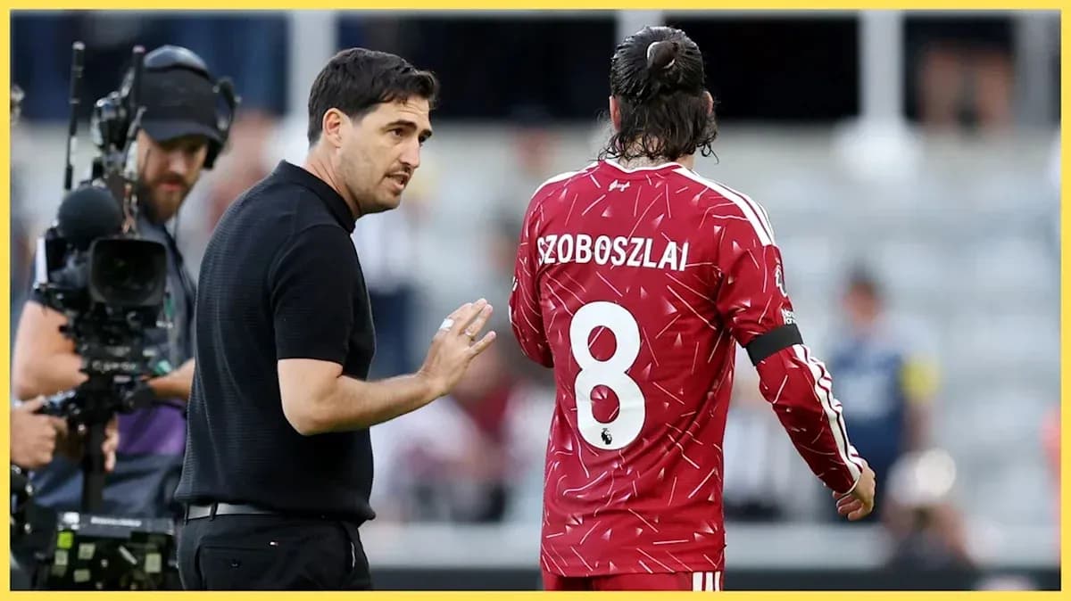 Manager speaking to player Szoboszlai on field Manager speaking to player Szoboszlai on field